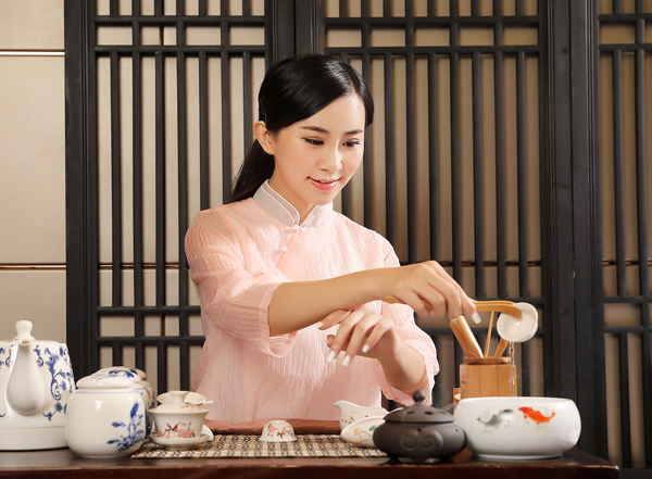 经常去深圳光明靠谱男士会馆，这家私藏已久的店推荐给你